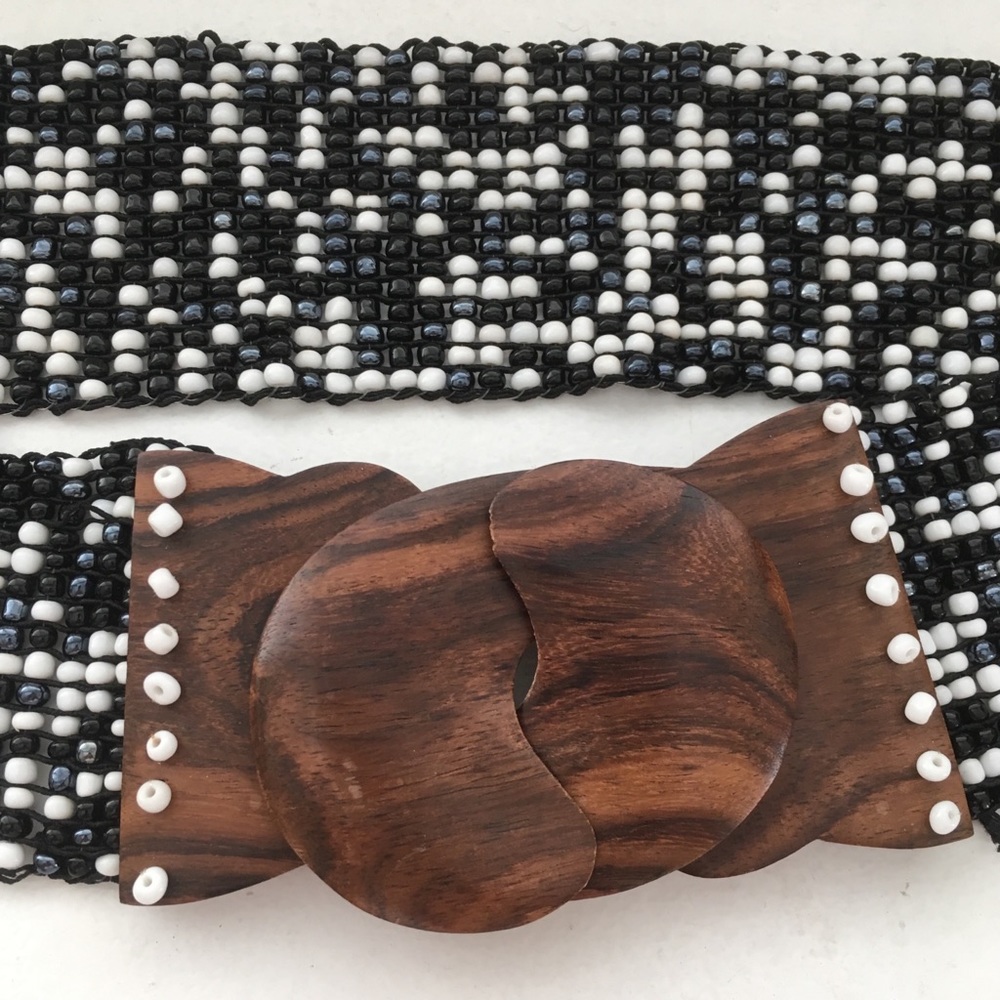 Anthropologie beaded belt w/ wooden clasp